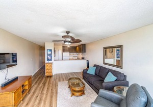 1-Bed Condo in Downtown Kona, 1 block from the Shore!