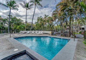 1-Bed Condo in Downtown Kona, 1 block from the Shore!