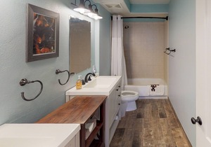 (1051A) Beautifully Remodeled 2 Bed, 2 Bath Ground Floor Condo with Garage in Gated Community