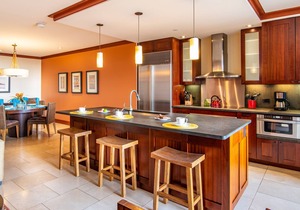 2 Bed, 2 Bath Ocean and Pool View Penthouse (O1001)