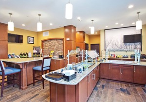 24 Hour Business Center + Heated Outdoor Pool | Close to Downtown Austin