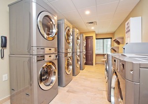 24 Hour Business Center + Heated Outdoor Pool | Close to Downtown Austin