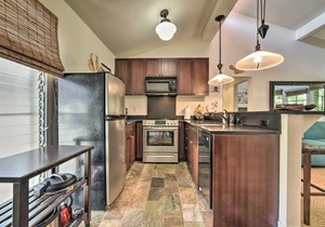 Alluring Lahaina Condo with Walkable Location!