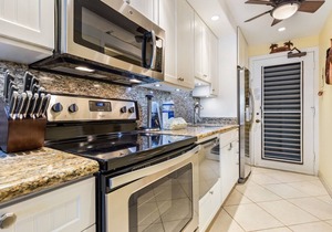 Aloha Condos, Napili Bay Resort, Condo 108, Beachfront