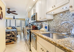 Aloha Condos, Napili Bay Resort, Condo 108, Beachfront