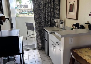 ALOHA-WAIKIKI 2 Blocks to BEACH with a KING BED! 49
