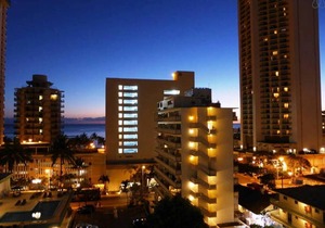 ALOHA-WAIKIKI OCEAN VIEWS near beach 102