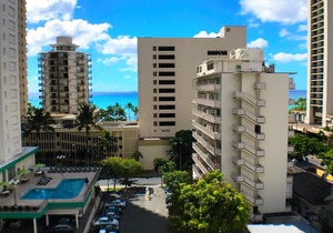 ALOHA-WAIKIKI OCEAN VIEWS near beach 102