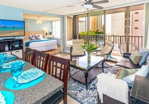Beach Lover's Haven, Cozy Condo with Ocean Views and Free Parking