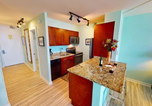 Beachfront Paradise, Stunning Views, Condo with AC, Steps to the beach!