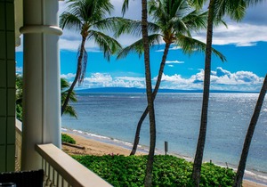 Beachfront Paradise, Stunning Views, Condo with AC, Steps to the beach!