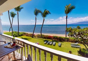 Beachfront Paradise, Stunning Views, Condo with AC, Steps to the beach!