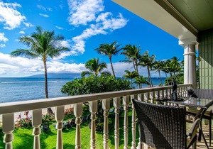 Beachfront Paradise, Stunning Views, Condo with AC, Steps to the beach!