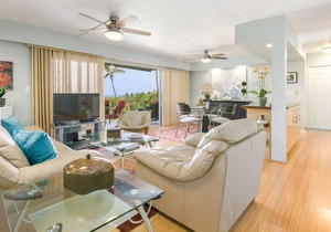 BEAUTIFUL 2 BEDROOM, 2 BATHS END UNIT ON GOLF COURSE WITH OCEAN VIEWS
