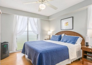 BEAUTIFUL 2 BEDROOM, 2 BATHS END UNIT ON GOLF COURSE WITH OCEAN VIEWS