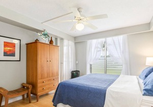 BEAUTIFUL 2 BEDROOM, 2 BATHS END UNIT ON GOLF COURSE WITH OCEAN VIEWS