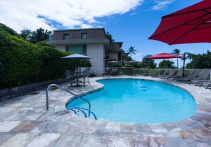 Beautiful Ocean View One Bedroom Condo Bordering Golf Course w/AC in Bedroom!