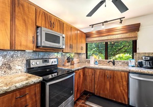 🏖️Beautiful Oceanfront | Air-Conditioned | Sleeps 6 | Walk to Beach