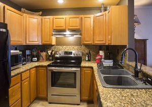 Beautiful Oceanfront Kona Reef Resort Private Top Floor Condo A33, AC throughout