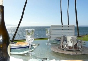 Best Oceanfront Condo, LAULOA, Remodeled, WiFi, Curved UHD-TV
