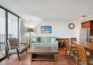 Block to Beach! Koko Resorts at the Waikiki Banyan 21st Floor Deluxe Pool View, Free Parking & Wifi