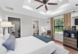 Boutique Hotel Suite on 30 Acre Retreat & 20 Minutes to Baylor & Waco Activities