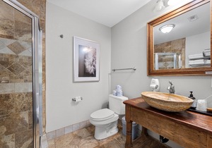 Boutique Hotel Suite on 30 Acre Retreat & 20 Minutes to Baylor & Waco Activities