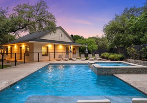 Boutique Hotel Suite on 30 Acre Retreat & 20 Minutes to Baylor & Waco Activities