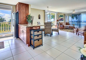 Bright Corner Oceanfront Unit with Stunning Sunsets