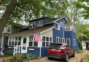 Charming Lakeside OH Cottage with Lake Views, steps to Park & Shopping