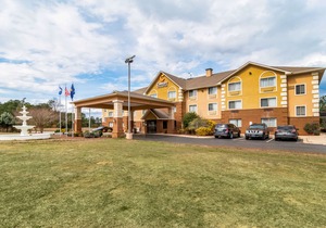 Comfort Inn & Suites South Hill I-85