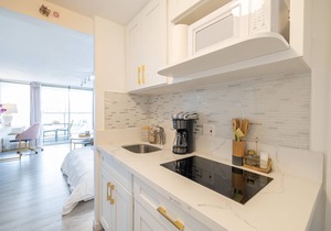 Cozy and Warm Modern Studio near Waikiki Beach!