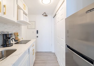 Cozy and Warm Modern Studio near Waikiki Beach!