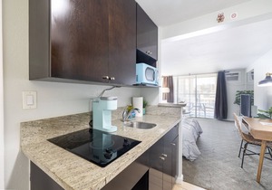 Cozy Studio Near Mall & Waikiki Beach!