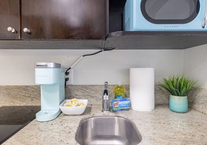 Cozy Studio Near Mall & Waikiki Beach!