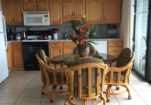 Cozy Top-Floor Maui Parkshore Condo