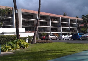 Cozy Top-Floor Maui Parkshore Condo