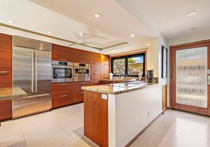 Elegant Puamana Home with top quality finishes, AC, w pool in tropical oasis.