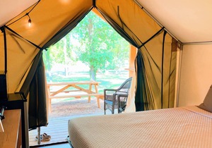Enjoy the beautiful San Marcos River in this new, nice and comfy cabin!