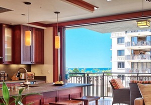 Fabulous 3 BR / 3 BA Updated 6th Floor Villa w/ Pool and Coastal Views