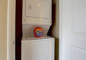 Frontdesk | Spacious 1 BR Apt near Downtown