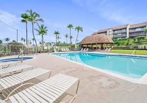 Garden Condo w/ Golf Nearby, Private BBQ on Lanai, 5min to Kahalu'u Beach