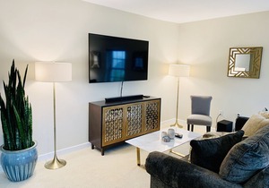 Gorgeous 2 BR Close to Old Town and 4 Min Walk to Metro With Free Parking