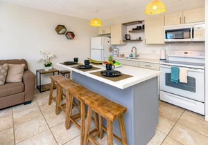 High-Floor Stylish Ocean Views Condo with Parking