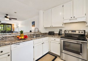 KKSR6104 GRND FLR, CORNER W/WRAP AROUND SCREENED IN LANAI! GARDEN & GOLF VIEW