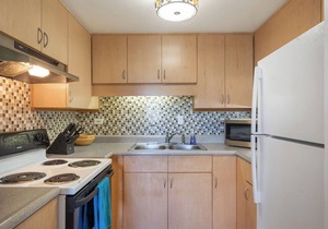 Kona Plaza#217 Amazing Location. In Heart of Kona town. Ac & Elevators!