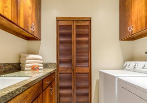 Luxury Ocean Front, premier beach location Lahaina, Puunoa Beach Estates #105