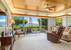 Luxury Ocean Front, premier beach location Lahaina, Puunoa Beach Estates #105