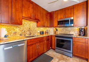 Maui Parkshore #412 Ocean View in the Heart of Kihei, Walk to Kamaole Beach