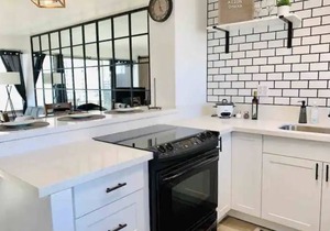 Newly Remodeled Waikiki Condo 2BR/1BA